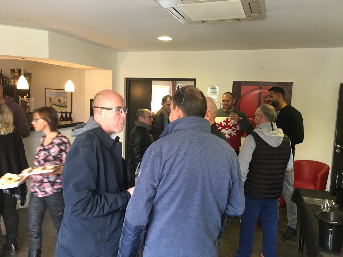 ⁦@ça_centrest⁩ EA des grands crus présente aux pressailles du domaine Clusel .