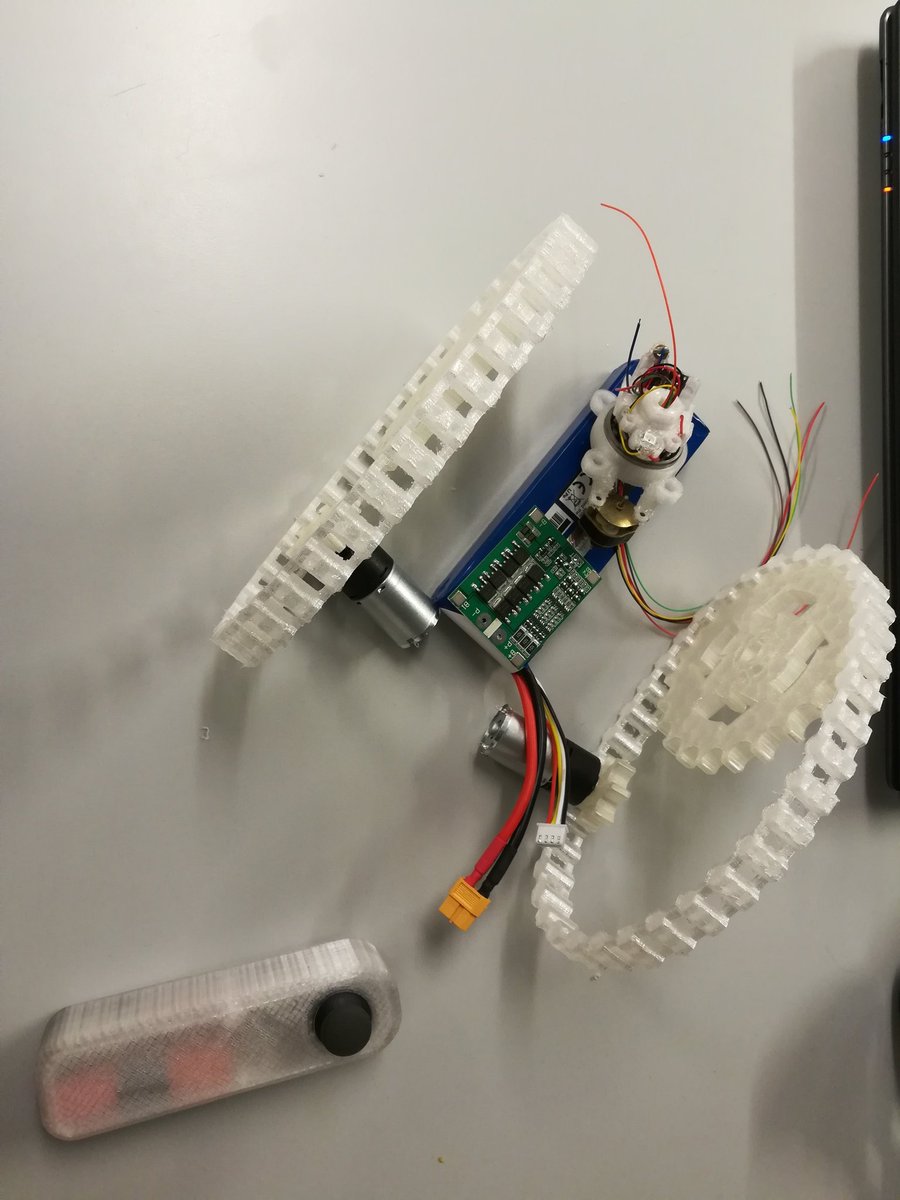 FablabLuebeck's tweet photo. Und noch eine Eilmeldung aus der Roboterfabrik im Lab. Die Vorbereitungen fรผr die #Sumobotcompetition laufen auf Hochtouren.
Passt. Du kannst immernoch mitmachen einfach anmelden unter
https://t.co/kBTraF3ijx
#RobotsWannaWrestle https://t.co/YR0Nb1h184