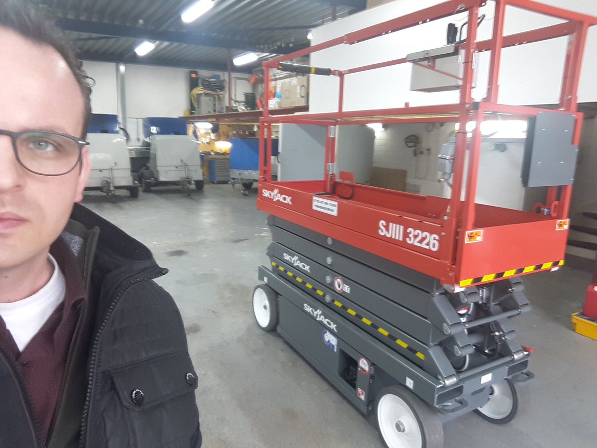 Deze week opnieuw uitbreiding in onze verhuurvloot. Een skyjack hoogwerker met en werkhoogte van 10 meter in gebruik genomen.

Schaarhoogwerker nodig? Bel van Slooten Verhuur! 0527745016