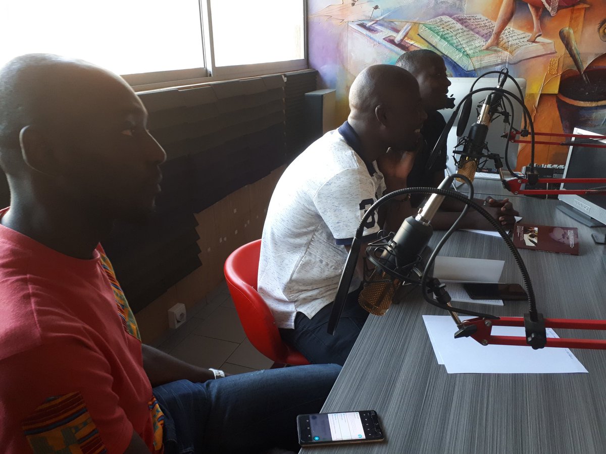 BloggersCM's tweet photo. Junior Haussin, @jo_mbarga et @Frankywilly ont publié chacun des ouvrages cette année. Ils nous parlent des liens entre la littérature et le blogging.
Nous sommes en direct sur #MiangoFM, 88.4FM à Douala et c'est l'émission #BlogLiveRadio https://t.co/pHvkp8OfvQ
