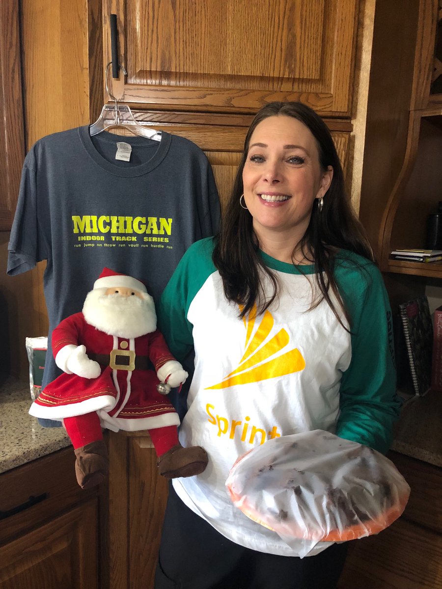 Heading to Buckeye country with brownies from Sprint to help lessen the blow of the mighty Wolverines #GoBlue #SprintNRMadeInMI #MidwestPride ⁦<a href="/KmwhiteKw/">Kim White</a>⁩ <a href="/quyent/">quyen tran</a>