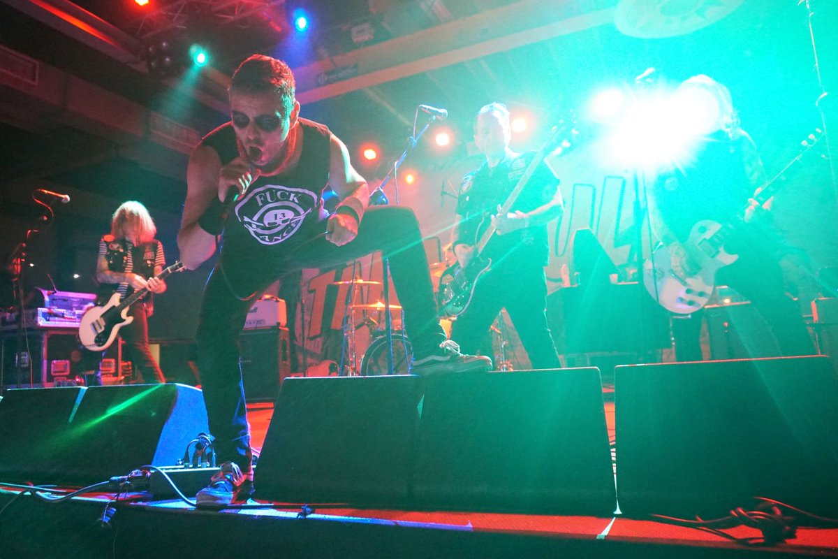 CarolaVermeeren's tweet image. #Throwback to #Helldoradofestival in Eindhoven last week. I really, really loved @thehippriests For me it was the first band I saw that day and I couldn't have asked for a better start of the festival. They knocked my socks off. :-D #Helldorado #festival #ilovemusic