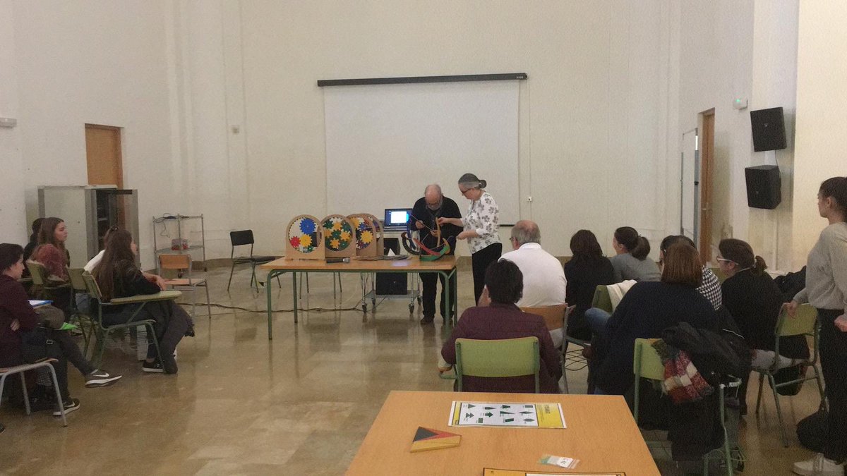 MMACA_cat's tweet photo. #JEMREUS @JosepReyNadal i @purafornals a taller @La solució està a tocar" https://t.co/RrbBr4PO2e