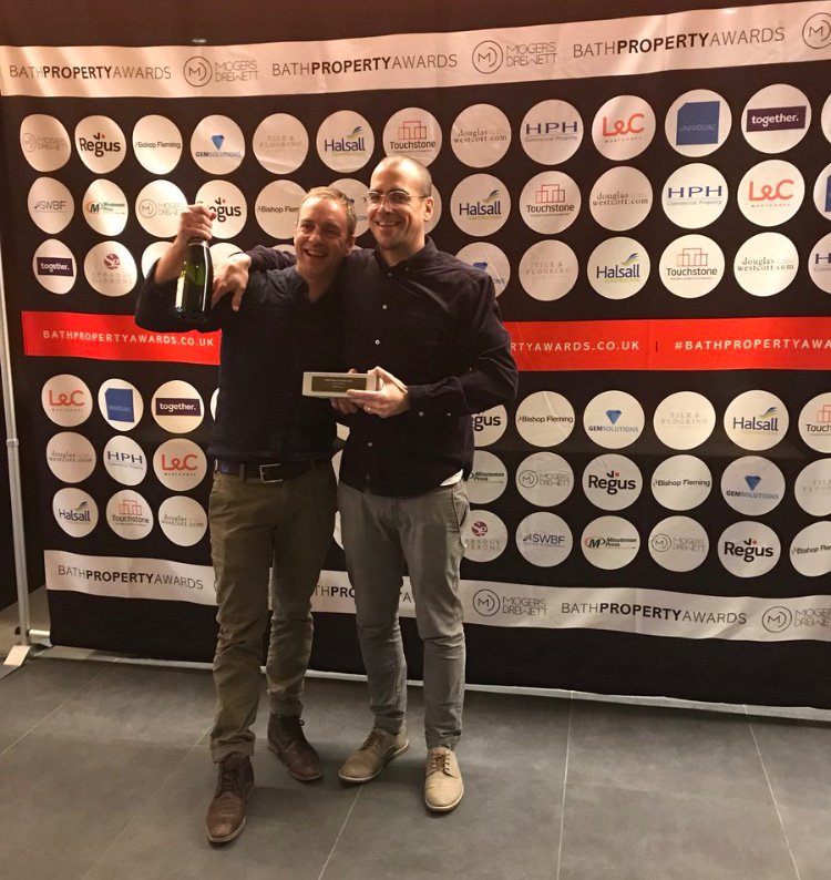 BathBespoke's tweet photo. WINNERS!
Very proud to win the 'Supplier' category at the @BathPropertyAwd yesterday!
#proud #awardwinning #craftsmanship #woodworking #bathpropertyawards #handmadefurniture #bespokefurniture #britishmakers #sustainabledesign #luxuryinteriors #thisisbath #bathartisans https://t.co/SlIJXvkJ74