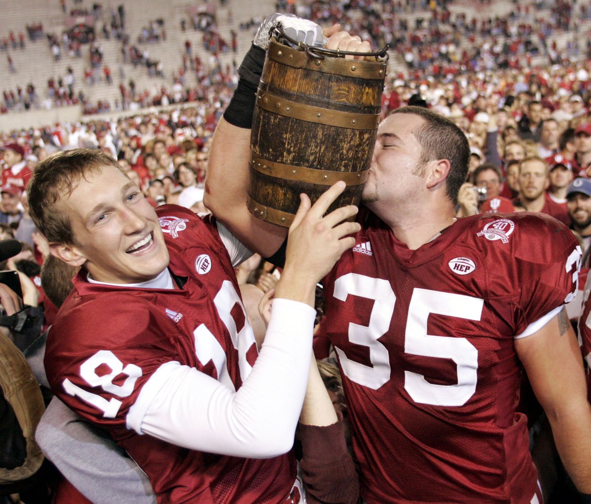 thequartersb's tweet photo. Let's go @Hoosiers!!!!!!!!! First up the Old Oaken Bucket, next we're going BOWLING!!! https://t.co/1Pqq1gXP5x