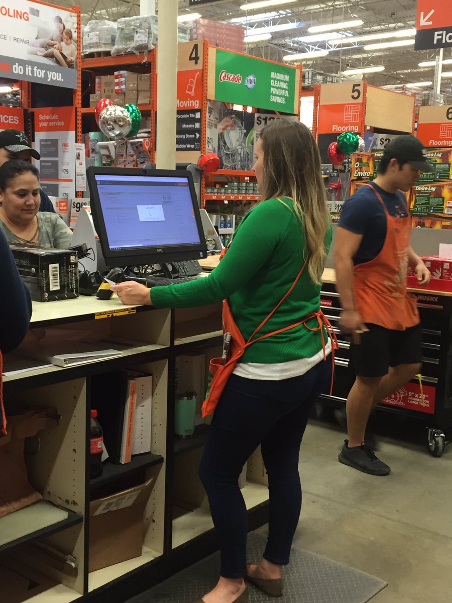 Heather_Ava1os's tweet photo. DM @jreed4401 never hesitate's to jump on a register when the lines get long, especially on #BlackFriday Thank you for always leading by example! #servantleader #livingourvalues  @bjp84 @HeidiBorowski @chance_lowry @CalvinM51489250 @robmm13 https://t.co/JppjymhNwD
