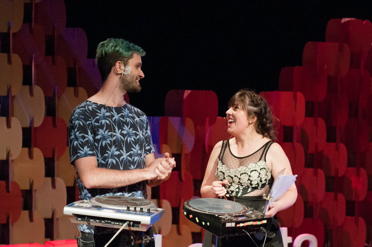 TEDxLP's tweet photo. Belén Spléndido nos acompañó como Maestra de Ceremonias durante la edición 2018 de TEDxLaPlata #CaidaLibre.
Durante las presentaciones de los distintos oradores, Belén nos hizo reír muchísimo!
.
https://t.co/kFo1XC9fSf https://t.co/WvKuew59IO