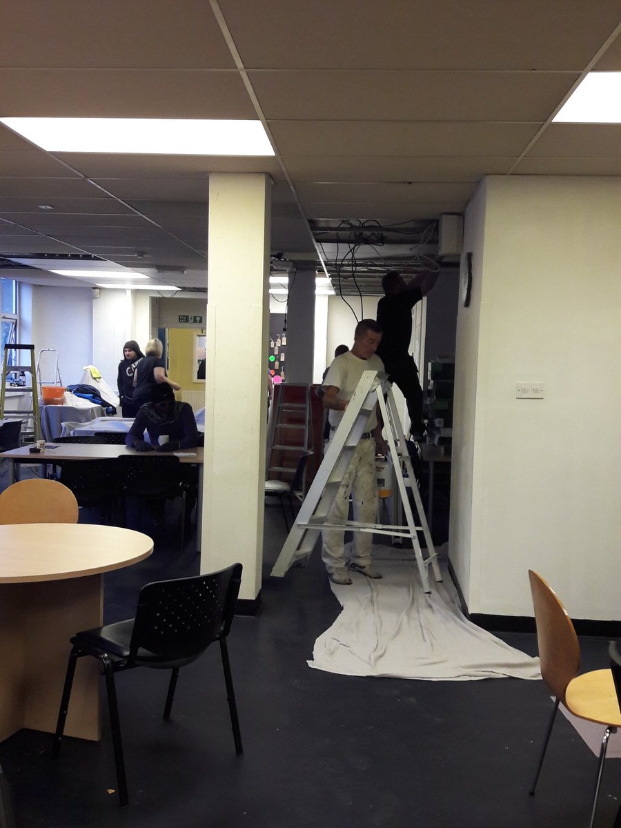StAnnesCom's tweet photo. #brillant #productive day here @StAnnesCom Resource Centre Bacon and sausage butties for breakfast and pie and peas for lunch #fulltums for allπA splash of colour here there and everywhere has brightened the centre. #ThankYou @_pinnaclegroup β€ https://t.co/NxeFVGbar9