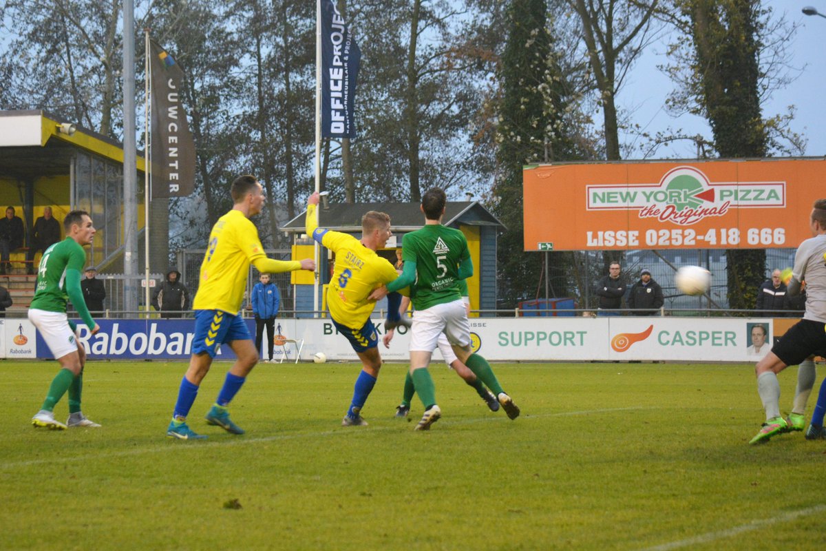 FCLisse's tweet photo. Wat een wedstrijd! FC Lisse wint dankzij 3 doelpunten in de slotfase met 4-3 na een 1-3 achterstand! #liseem https://t.co/EgBAMmvD0r