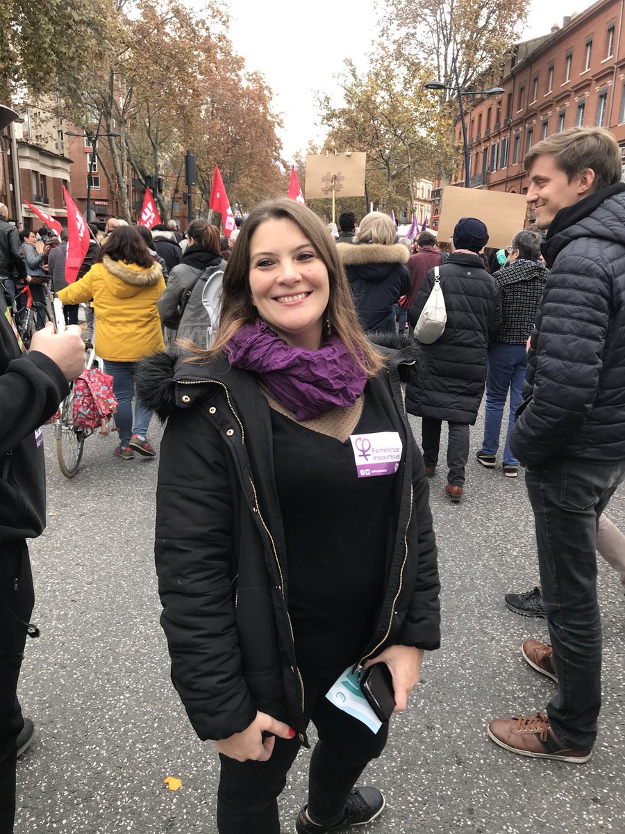 s_espagnolle's tweet photo. Les féministes Insoumis.e.s présent.e.s à la manifestation de #Noustoutes à Toulouse #FI31 #FranceInsoumise https://t.co/Q0xiet31A3
