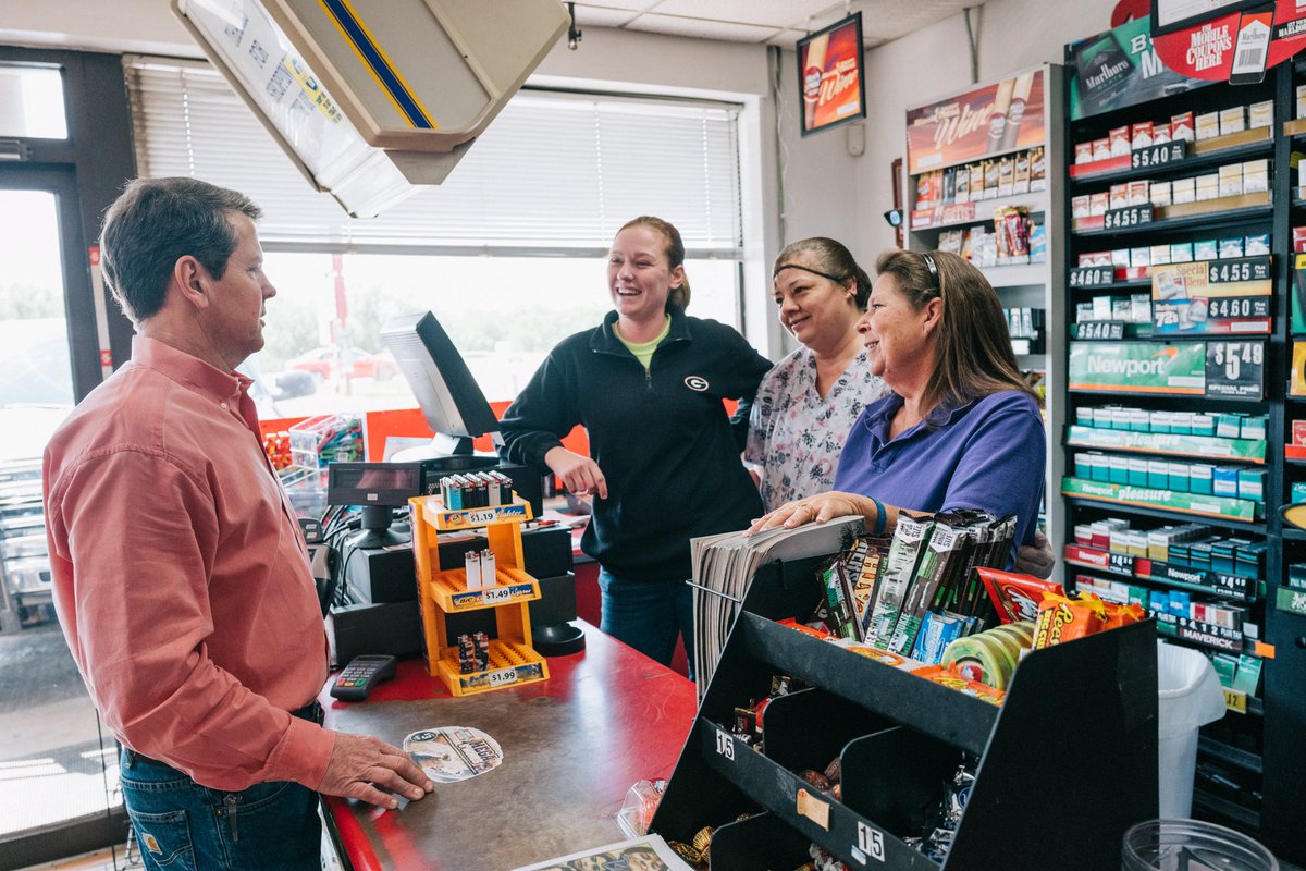 BrianKempGA's tweet photo. On #SmallBusinessSaturday, we celebrate hardworking Georgians and the companies they built. Stop by your local restaurant or retail shop today and show your appreciation with your wallet. It's an investment into Georgia's future! #gapol #gagop #tcot #gafirst https://t.co/TLbIZbHbo9