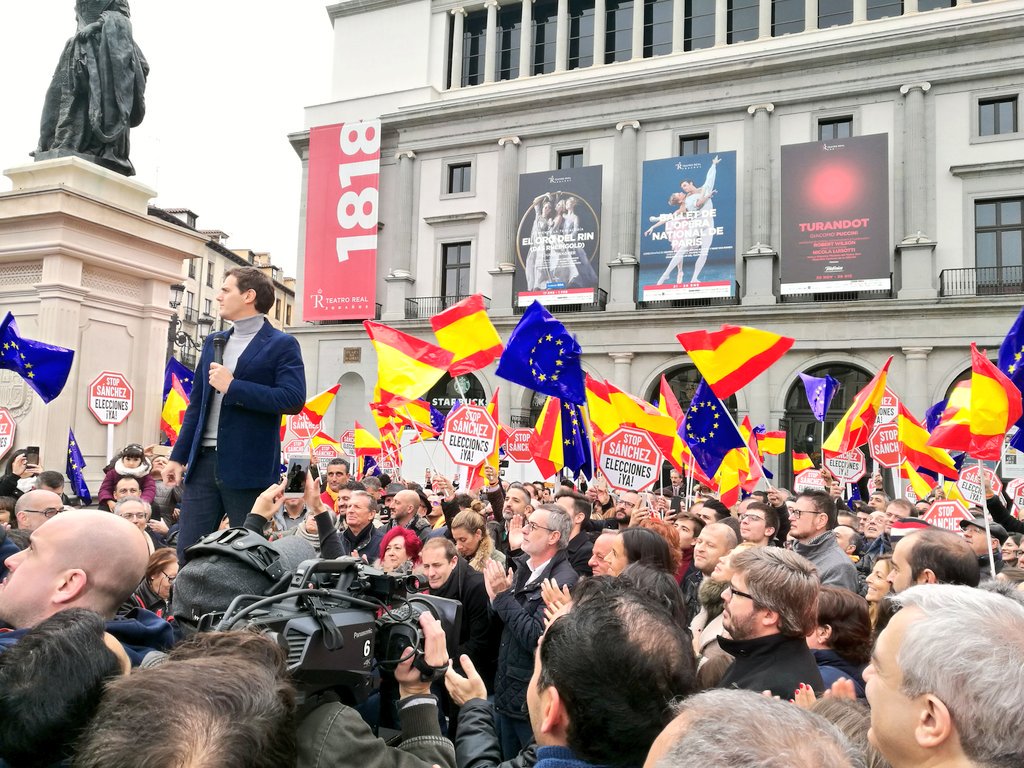 jmartinezcs's tweet photo. Es hora de convocar elecciones y que los ciudadanos españoles decidan su futuro. #STOPSánchez
Hoy lo hemos manifestado en Madrid junto a afiliados de @Cs_Aragon https://t.co/EhW5mJIB6t
