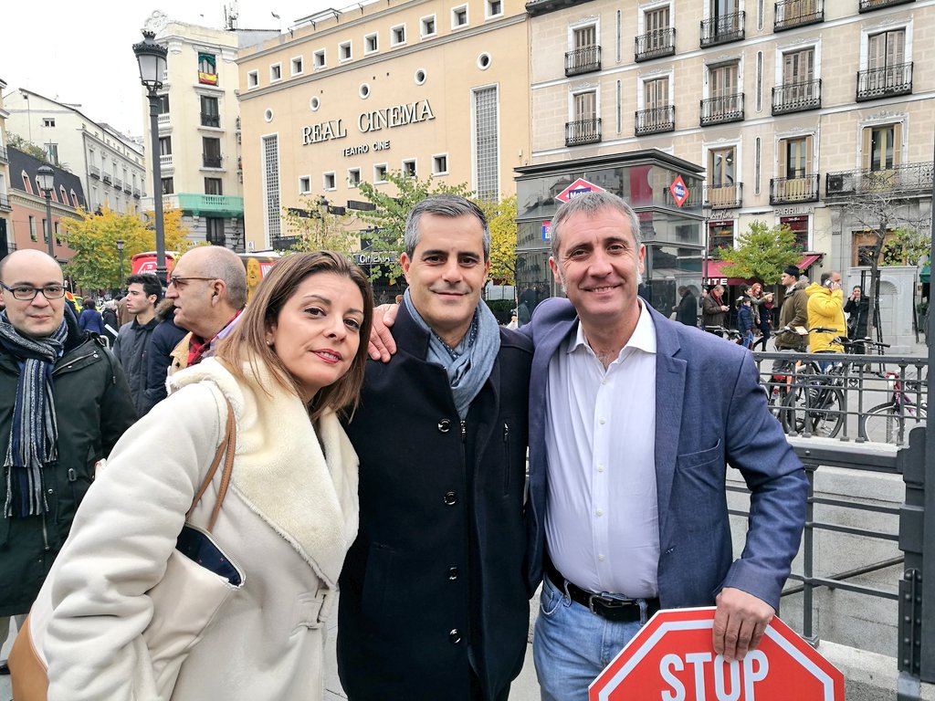 jmartinezcs's tweet photo. Es hora de convocar elecciones y que los ciudadanos españoles decidan su futuro. #STOPSánchez
Hoy lo hemos manifestado en Madrid junto a afiliados de @Cs_Aragon https://t.co/EhW5mJIB6t
