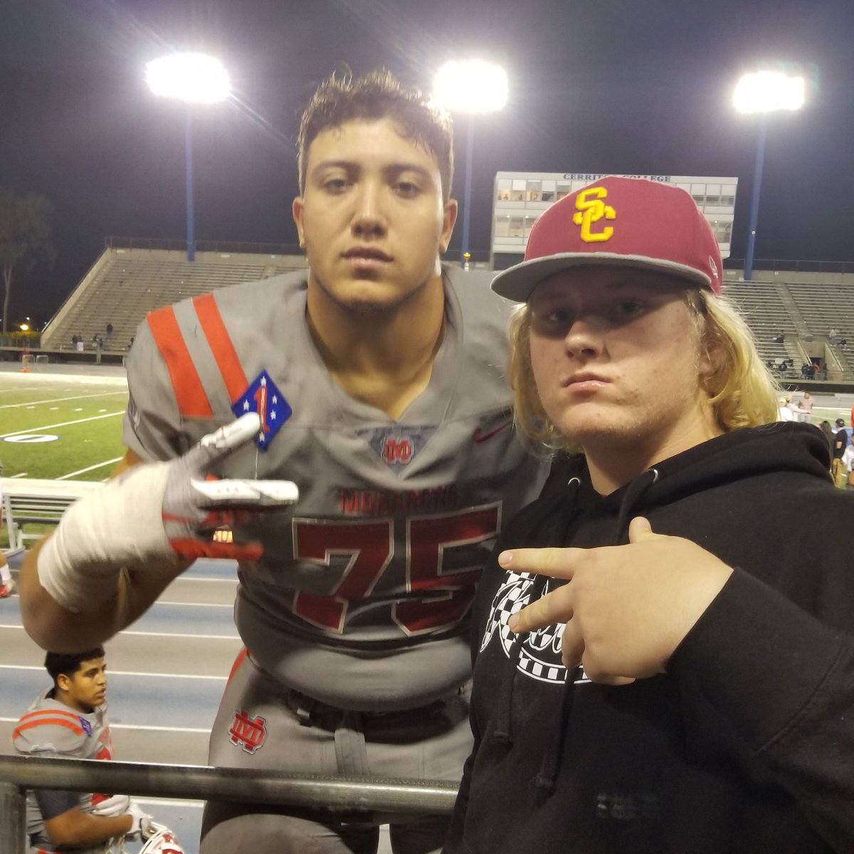 BobbyPiland2022's tweet image. Me and my big bro @Evanalanbennett after @MDFootball big win last night against St. John Bosco 17-13. Awesome game Evan! You were a beast out there!  @LinemenWinGames @KatinaBennett19