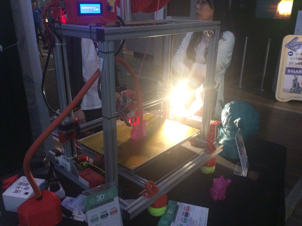 Imprimantes3D's tweet image. [LiveTweet #MFP18] Contrôler ses #imprimante3d via une AstroBox Touch disponible chez @3dmodularsystem en démonstration au @MakerFaireParis 

- Slicer dans le #cloud
- Accès distant 
- Ecran tactile 

Et bien sûr leurs #imprimante3d de #makers