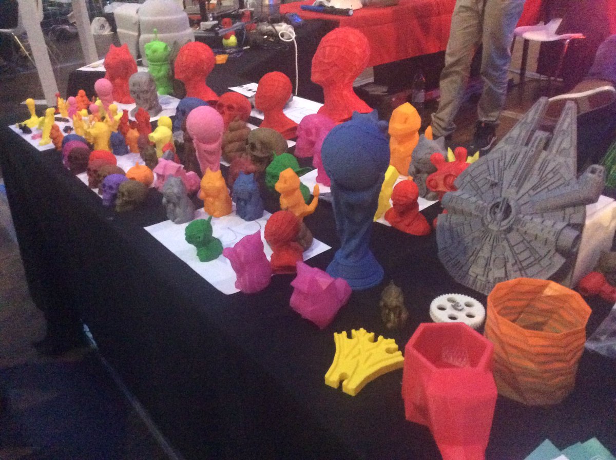 Imprimantes3D's tweet image. [LiveTweet #MFP18] Contrôler ses #imprimante3d via une AstroBox Touch disponible chez @3dmodularsystem en démonstration au @MakerFaireParis 

- Slicer dans le #cloud
- Accès distant 
- Ecran tactile 

Et bien sûr leurs #imprimante3d de #makers