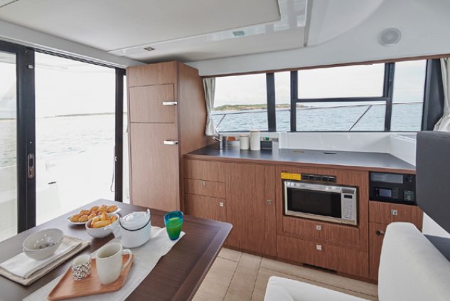 JeanneauAmerica's tweet photo. The Velasco 43F is evolving! Enjoy the new galley setup with a full sized fridge with freezer! LEARN MORE >>> https://t.co/79WyTH0bgt #GetToKnowJeanneau #Velasco43 https://t.co/PVKnwkGnbs