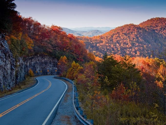 Getting here is half the fun! #golakechatuge #mountains #fall ow.ly/roJQ30msTDt