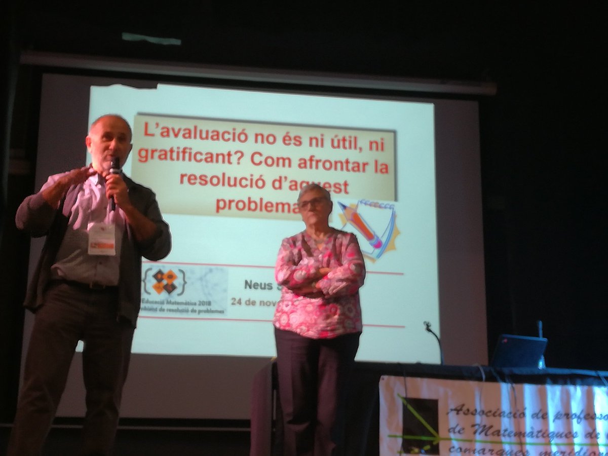 apmcm1's tweet photo. Toni Vila presentant a la Neus Sanmartí #JEMREUS https://t.co/NMaRfMw3Wc