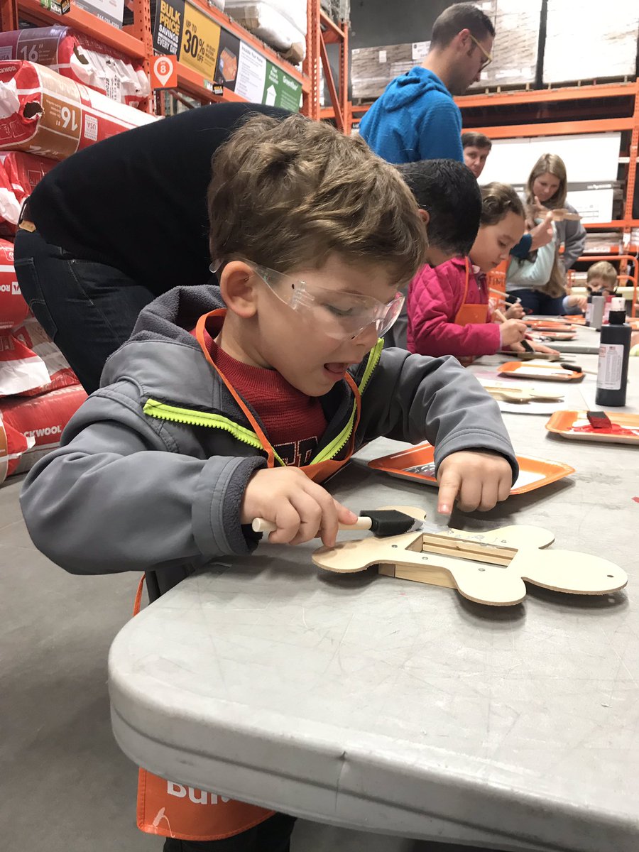 malove's tweet photo. Building a gingerbread man ornament at @HomeDepot Kids Workshop. https://t.co/Sn2G6Zsg7P