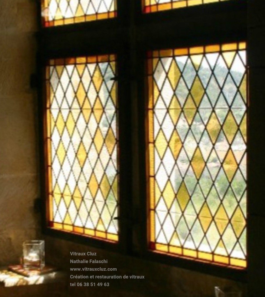 ATELIERCLUZ's tweet photo. Un chantier de restauration pour les meneaux de ce château situé en Ardèche ! #patrimoine #patrimoinedefrance #restaurationdevitraux https://t.co/Z3DokzYh74