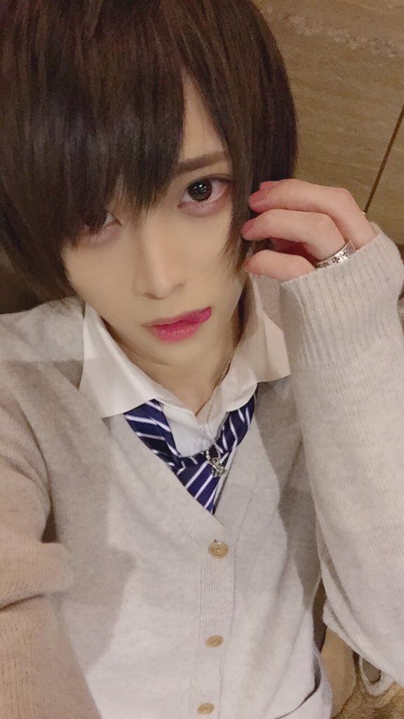 リアコまき Crownclown 紫担当 えい Ei Crcl 女の子みたいな顔してる こーいう顔の系統好きかも 軽率するべきか悩みちゆう 実写版ルルーシュみたいwww メンズアイドル Crownclown イケメン えい 紫担当 T Co Dtvohxi8oa