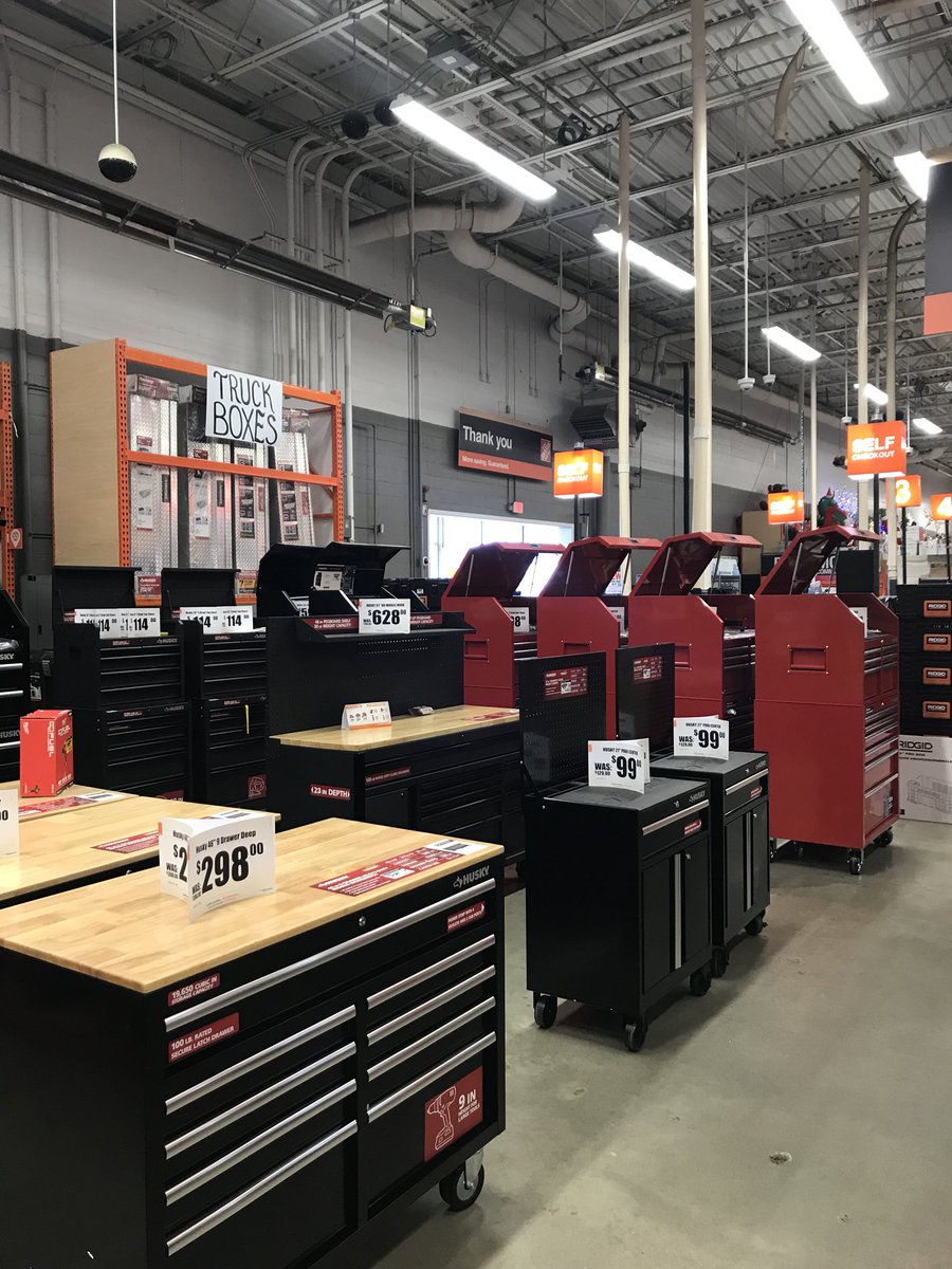 JennNJM's tweet photo. Store 957 looks great and feels great after a monumental day yesterday! Congrats to Cathy and Karen for being rockstars๐ #caughtHowieoffguard๐ #greattobein193! @HowieAnderson1 @LoyceRiggans @s_e_meyer https://t.co/UgIe1VtZAU