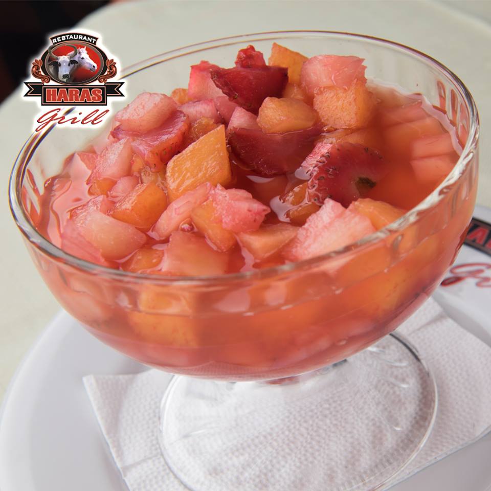 HarasGrill's tweet photo. Fresca y de exquisito sabor. ¡Justo así es nuestra ensalada de frutas! #Harasgrill #Ensaladadefrutas #Dulces #Deliciosa https://t.co/dM4XLVRBEu