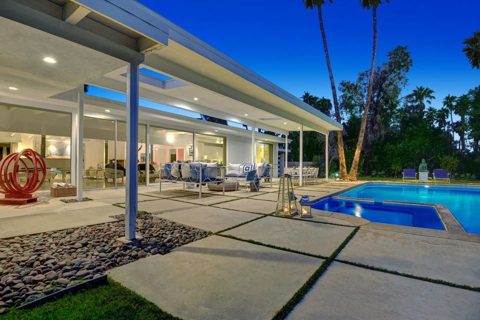 Rindigo_Inc's tweet photo. This Beautiful Mid-Century Modern Palm Springs Home Is Steeped In Hollywood History
#Hollywood #homedecoration #Retro #palmsprings #home https://t.co/PS5MuOWZny