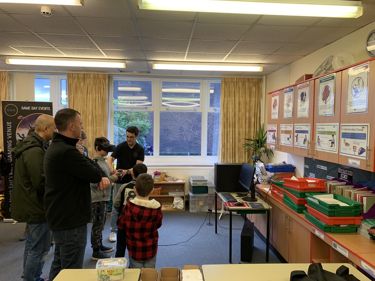 msfionayip's tweet image. Virtual Reality @Game_Day_Events @PontelandMiddle Christmas Fair #gamers #vr