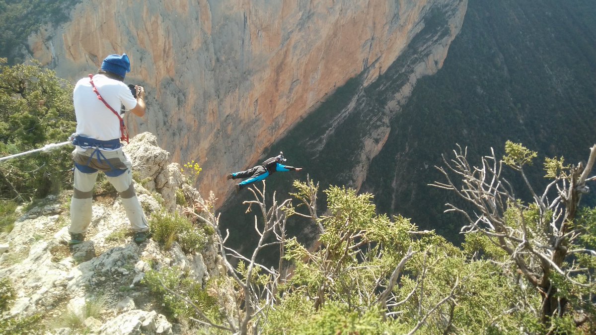 Comenzamos con escalada y salto base en Riglos y Mont Rebei