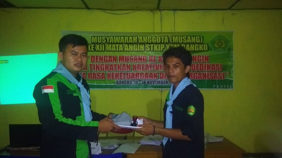 MapalaMataAngin's tweet photo. Selamat M. Akel Putra (Coke), Ketum terpilih MATA ANGIN 2018/2019. Terimakasih untuk BPH 2017/2018 atas kinerja dan dedikasinya selama ini. https://t.co/Hchio6qGwO
