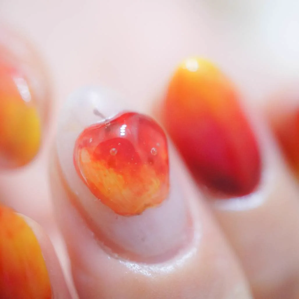 色のグラデーションがとても素敵ですｗｗｗりんごネイル、可愛いｗｗｗ