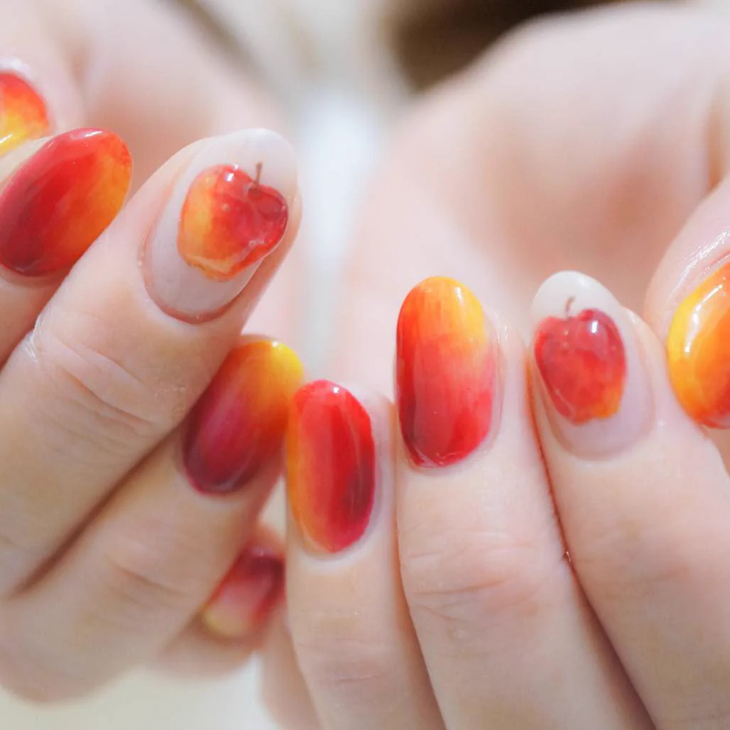色のグラデーションがとても素敵ですｗｗｗりんごネイル、可愛いｗｗｗ