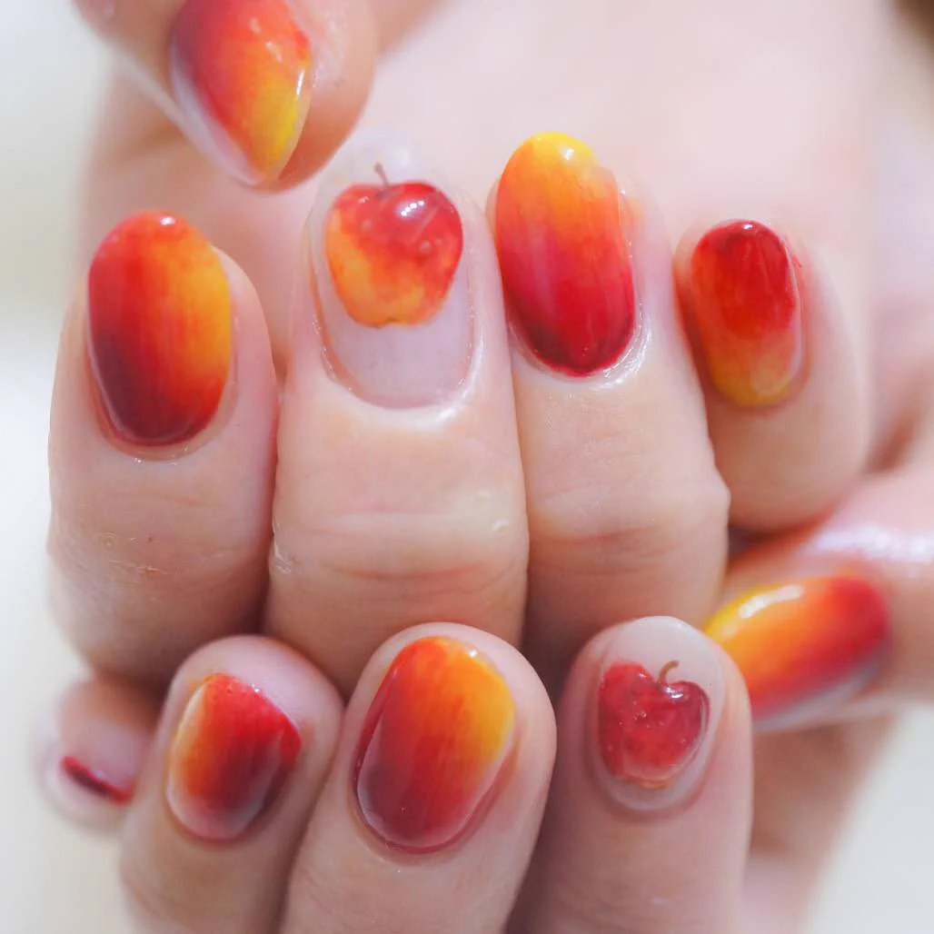 色のグラデーションがとても素敵ですｗｗｗりんごネイル、可愛いｗｗｗ