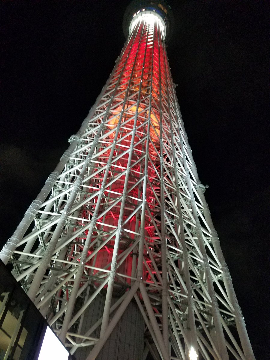 kiki3491's tweet photo. 今日もお疲れ様です😆
#夜のスカイツリー　#東京の夜景　　素敵でした😊✨🌃 https://t.co/pPQhtGnCMr