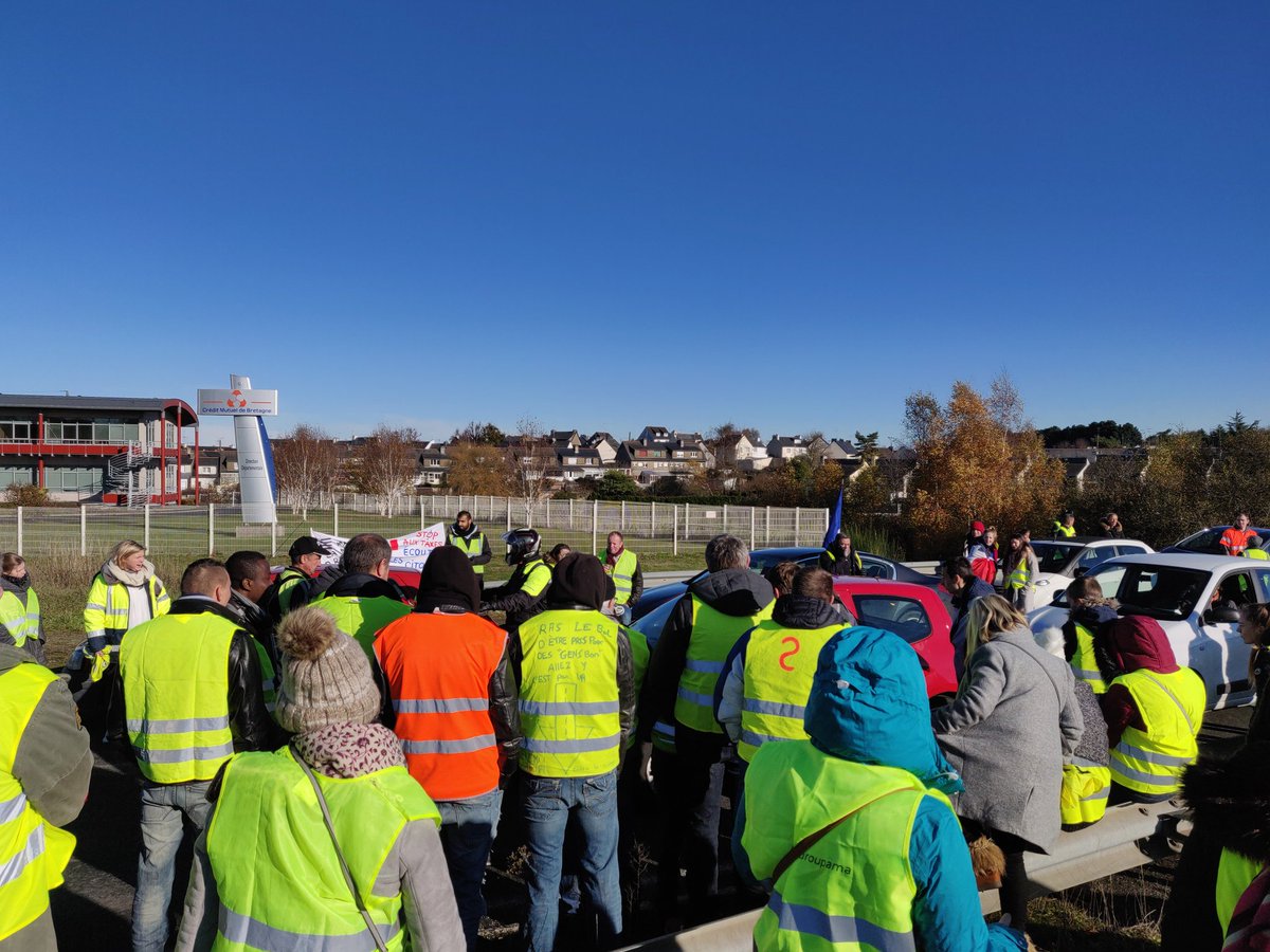 Charles Drouilly On Twitter Giletsjaunes Saintbrieuc