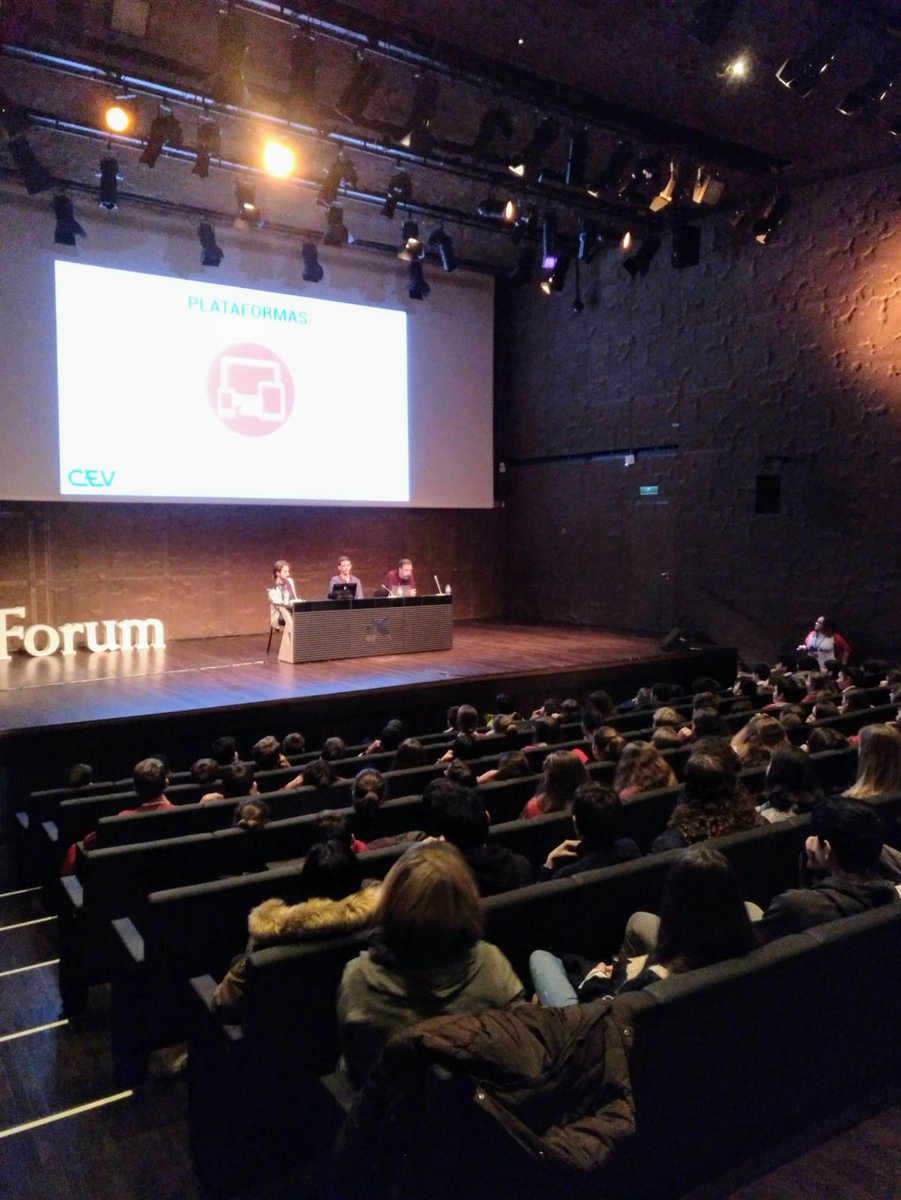 IFuentelarreyna's tweet photo. Los alumnos de 2 ° y 3 ° de ESO y de Dibujo Técnico de 2 ° de Bachillerato participan en el Festival Internacional de Animación "Animayo 2018", que se celebra este fin de semana en @CaixaForum, cita anual del talento audiovisual y el arte digital. #ElEntusiasmoPorEnseñar https://t.co/r9OMci2vsR