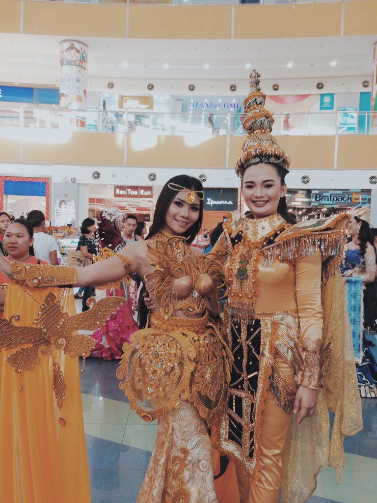 mylifeaskym's tweet photo. International costume
#iSkills2018
#teamCambodia
#teamLaos https://t.co/pzgYpZhNoo