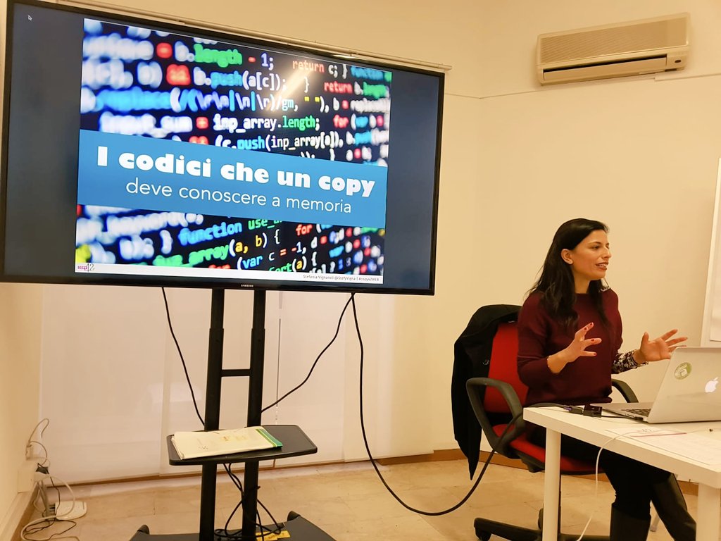 Pennamontata's tweet photo. Stamattina la nostra @StefyVigna parla in codice nell'aula di #Copy42WEB, svelando i codici di WordPress che un copywriter deve conoscere. 
#copywriting https://t.co/7S201FN7UU