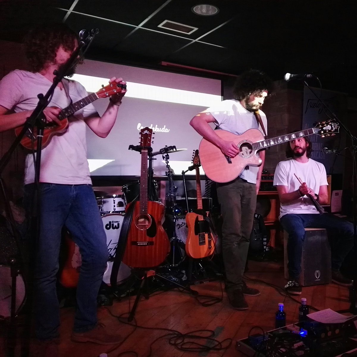 leomdebuda's tweet photo. #Gracias a todos los que fuisteis anoche a #lacuevadeljazz. Siempre un placer!! Y encantados de haber compartido está experiencia con @vuelo505oficial Esperamos volver pronto!! #Zamora #concierto #lomasdezamora #lacueva #jazz #música #músicaendirecto https://t.co/7GxOd6ypAJ