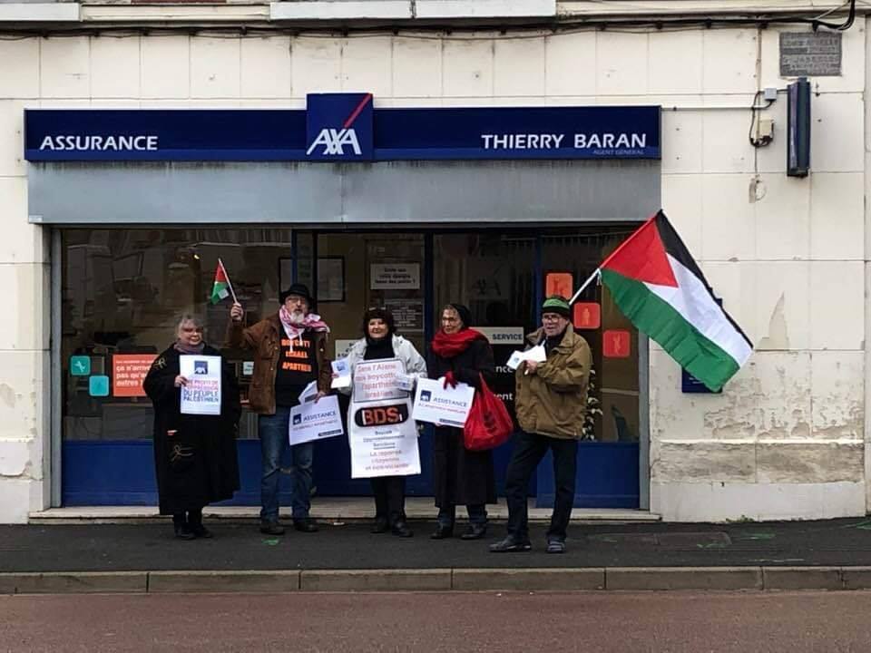 Campagnebds's tweet image. Le Comité BDS de l&apos;Aisne a mené, ce matin à Soissons, sa première action ciblant 3 agences @AXA, entreprise complice de l&apos;apartheid israélien.
#AXAcomplicity #EmbargoContreIsraël