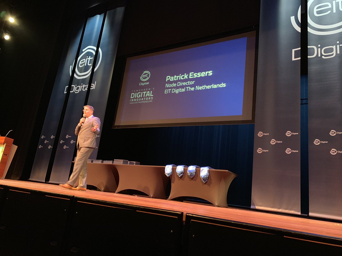 WillemJonkerNL's tweet photo. There we go! : #GraduationDay18 @EIT_Digital #MasterSchool @EssersEIT https://t.co/ZUlblhRY7d