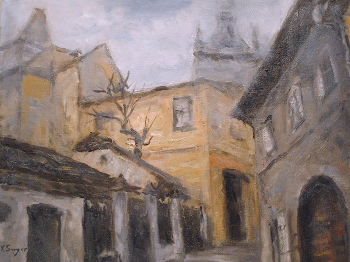 Es una calle cualquiera de Sighisoara, con la torre del reloj al fondo, algo lúgubre, con un arbol medio muerto. Examino sus detalles y de repente, se me para el corazón.