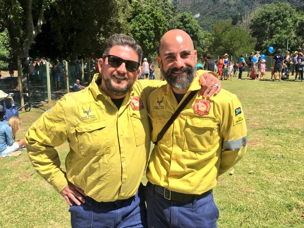 GuyMcDonald's tweet image. What a morning!! Thank you to @vwsfires for giving me a hands on experience of being in service at the #VWSOpenDay Its awesome, thrilling, hard work &amp;amp; I thank my team leader Matt, front line partner Sebastian &amp;amp; kit sponsor @ishotimagesza for taking care of me!!
📸 @ishotimagesza