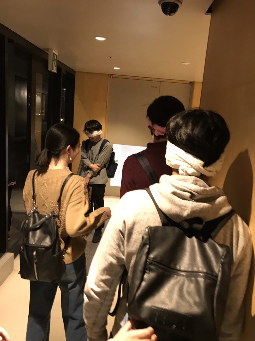 Kogakuin_builty's tweet photo. 〜目隠しして地下から3階まで上がっている様子〜
傍から見たらタオルで目隠ししてる変な集団でした笑笑
#builty
#工学院大学
#東京五輪
#パラリンピック
#目隠し https://t.co/zmaJHgYTZE