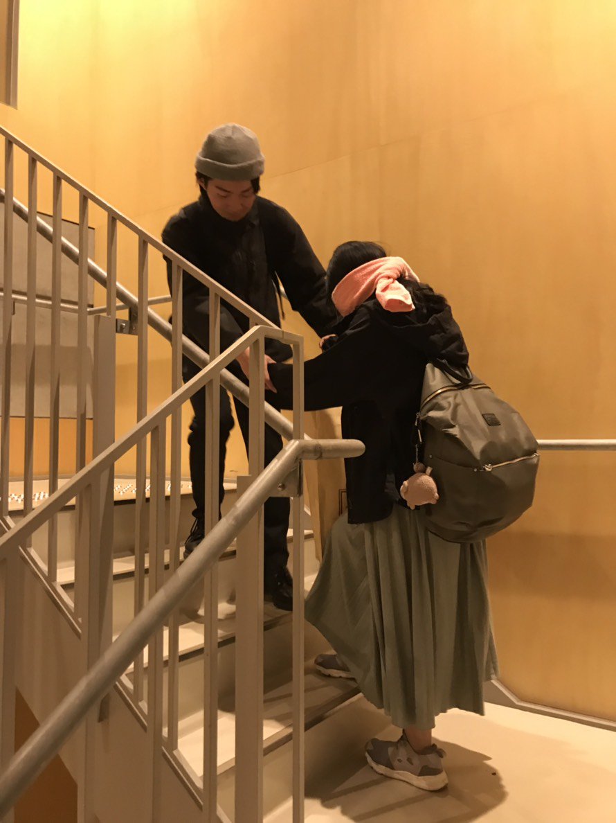 Kogakuin_builty's tweet photo. 〜目隠しして地下から3階まで上がっている様子〜
傍から見たらタオルで目隠ししてる変な集団でした笑笑
#builty
#工学院大学
#東京五輪
#パラリンピック
#目隠し https://t.co/zmaJHgYTZE