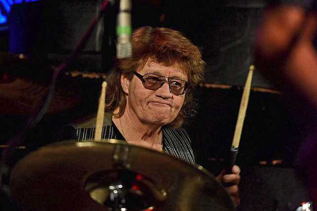 Happy Birthday Today 11/25 to Bev Bevan, who drummed for The Electric Light Orchestra. Rock ON! 