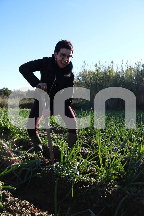 ACNcampTGN's tweet image. #CarmeRuscalleda arrenca el primer #calçot de la temporada a la 5a Jornada Gastronòmica de #Valls ht.ly/UblG30mJB3p Xefs amb estrelles Michelin protagonitzen un showcooking calçotaire davant les desenes de persones