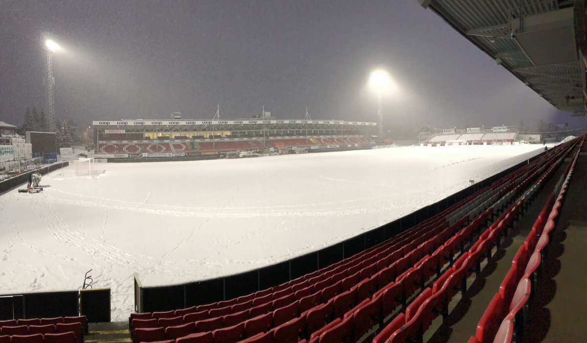 Om fire timer marsjerer spillerne fra <a href="/TromsoIL/">Tromsø IL</a> og <a href="/Sarpsborg08/">Sarpsborg 08</a> ut på Alfheim. Forhåpentligvis...